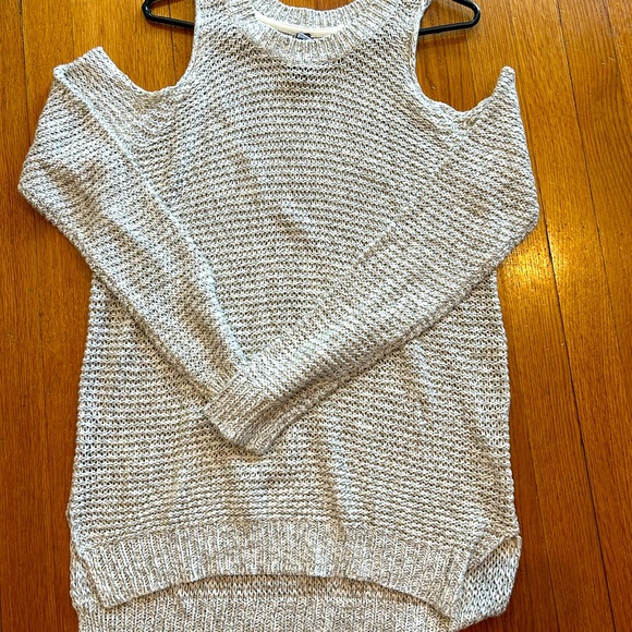 Off shoulder sweater - Picture 1 of 2